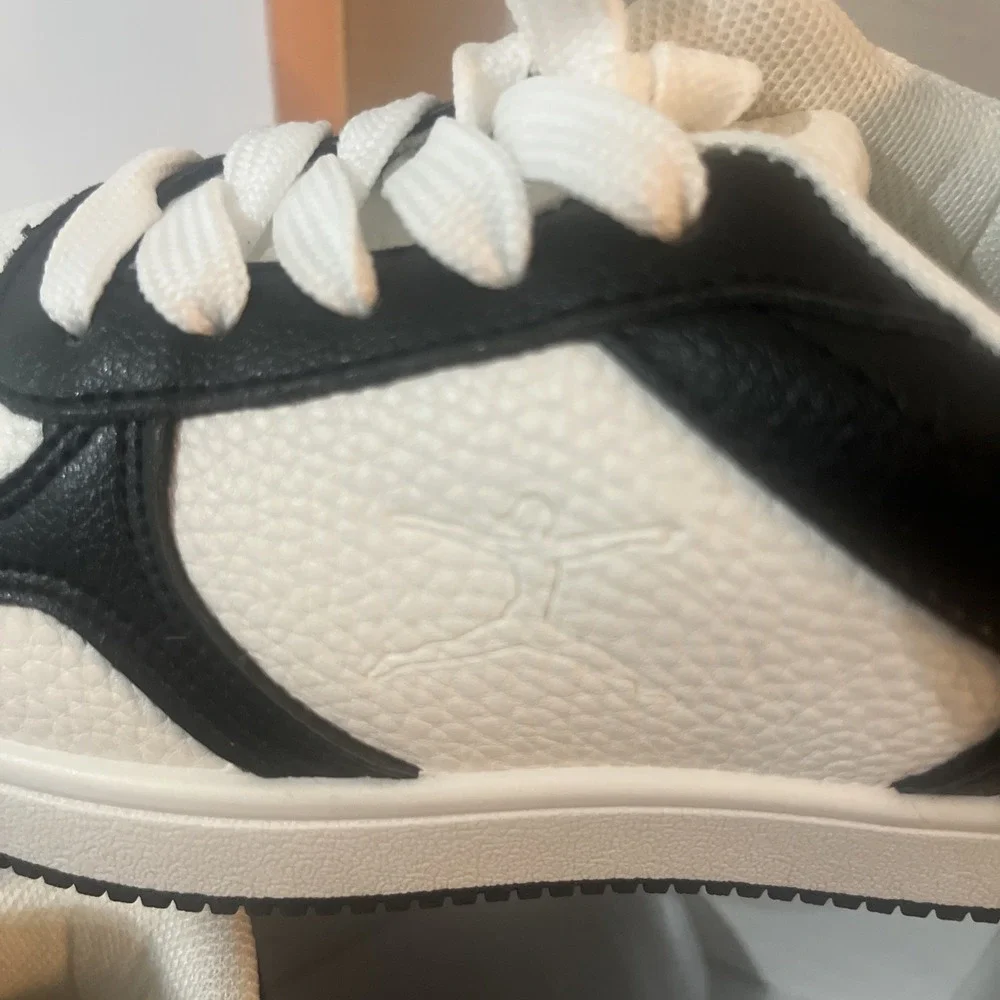 NIB Danskin Girl's PLANK-G Lace Up‎ Sneakers Size 12 Black & White